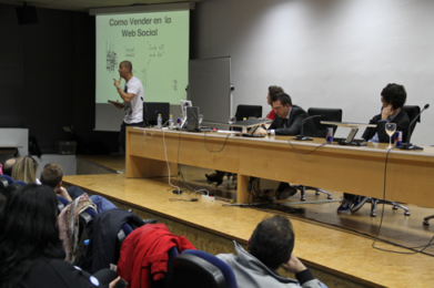 isra garcia - social media