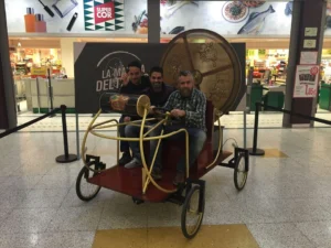 la-makina-del-temps---autos-locos-red-bull