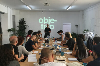 lo que stand out program ofrece