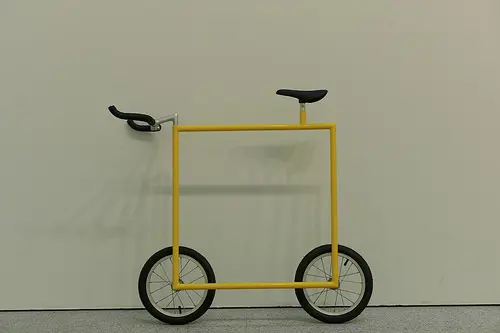 educación mediocre y déspota