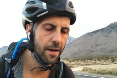 Sobrepasado y abrumado por la aventura