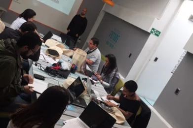 Stand OUT Program es una nueva forma de educación voluntaria, una que abre la puerta a cualquier cosa a sobresalir...