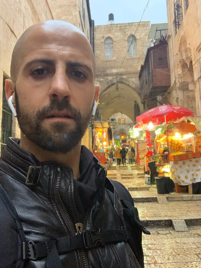 Esto es algo aleatorio sobre mí, Isra García. Si quieres saber algo más, solo pregunta. No tengo secretos para ti, mi lector o lectora.