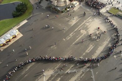Demostración social e inercia los enemigos de sobresalir y el inconformismo