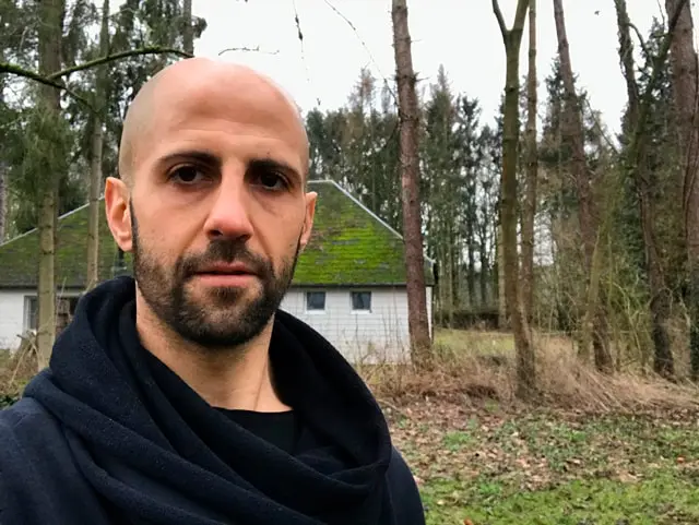 qué aprendes meditando y sirviendo en vipassana