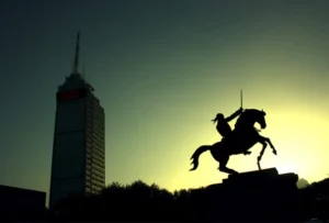 personas que ganan en la vida