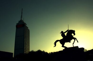 personas que ganan en la vida