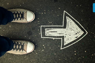 Continúa hacia delante