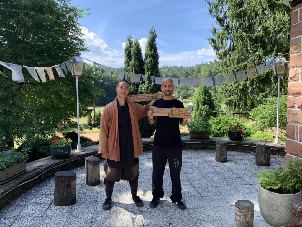 Maestro Shi Heng Yi e Isra García