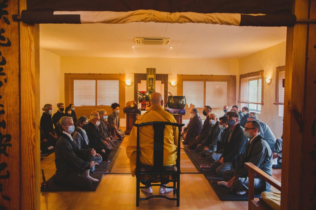 el arte de darte cuenta - retiro rohatsu sobre el gran despertar en el templo zen luz serena con el maestro dokusho Villalba