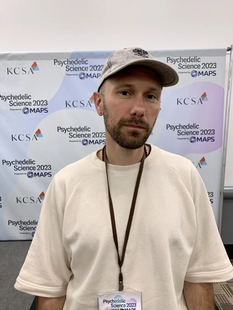 Entrevista al artista East Forest, Trevor Oswalt, sobre psicodélicos, meditación, Ram Dass, creatividad y aliviar el sufrimiento