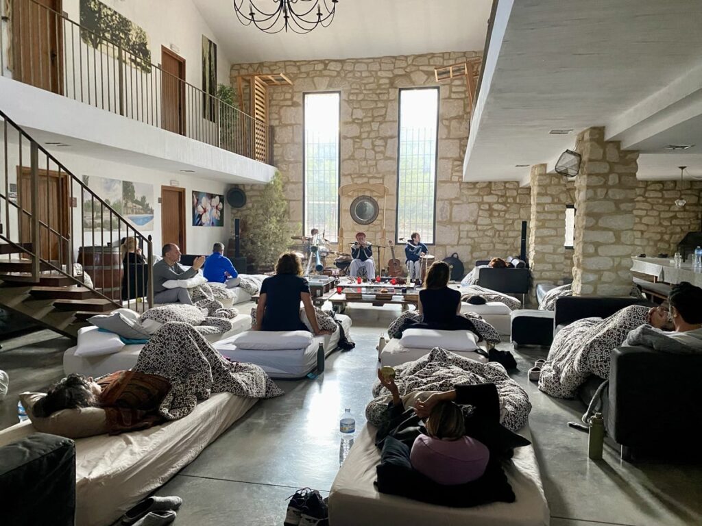 la experiencia del despertar en el último día de el retiro de oscuridad