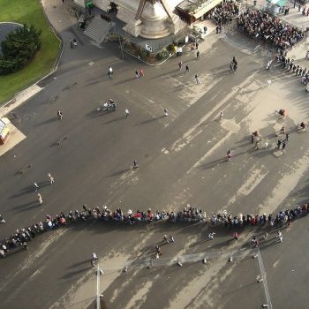 Demostración social e inercia los enemigos de sobresalir y el inconformismo