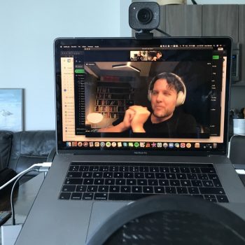 entrevista a mark manson sobre una mejor y más verdadera forma de vivir la vida y mejorar cada día