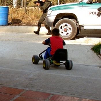 el mundo se toma, no se otorga