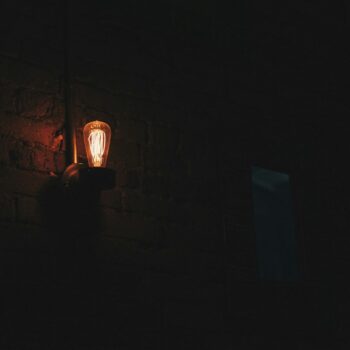 informacion sobre el retiro de oscuridad y detalles importantes isra garcia