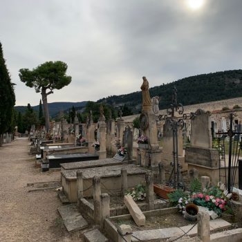 Por qué pasear por el cementerio te ayuda a ser mejor persona...